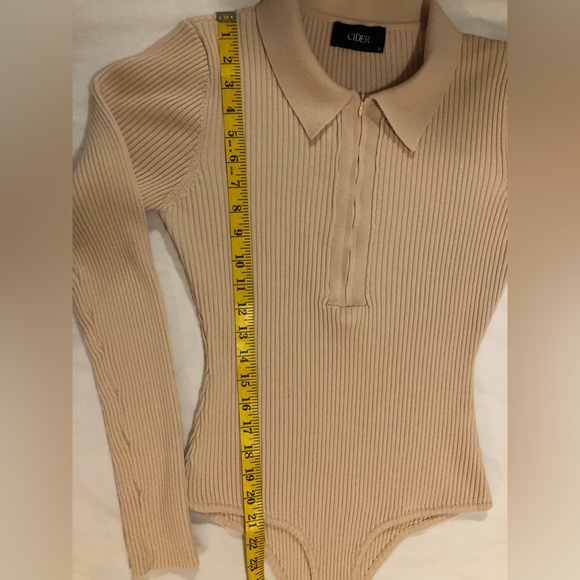 Cider creamy tan 1/4 zip sweater, long sleeve bodysuit, L - Picture 6 of 9